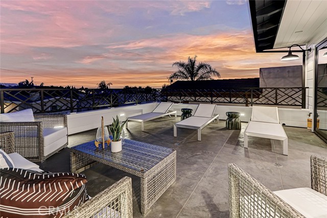 Detail Gallery Image 47 of 74 For 1205 9th St, Hermosa Beach,  CA 90254 - 6 Beds | 6/3 Baths