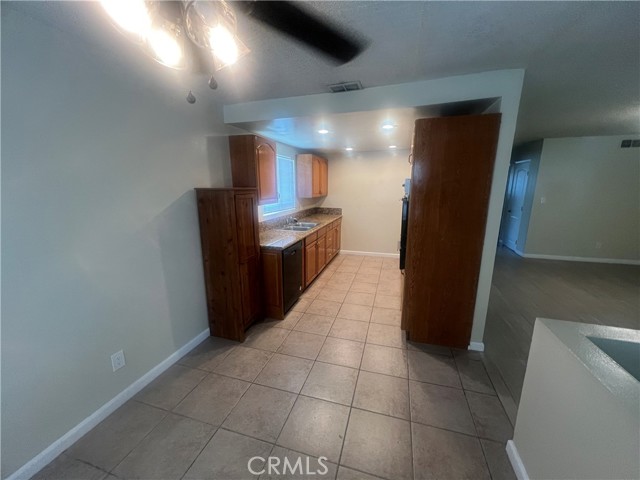 2701 Santiago Road, Fullerton CA: https://media.crmls.org/medias/7a06a59b-3b96-494c-a30c-e90347935133.jpg