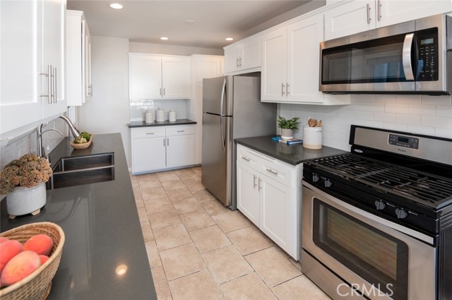 212 41st Street, Manhattan Beach, California 90266, 3 Bedrooms Bedrooms, ,1 BathroomBathrooms,Residential,Sold,41st Street,SB22068683