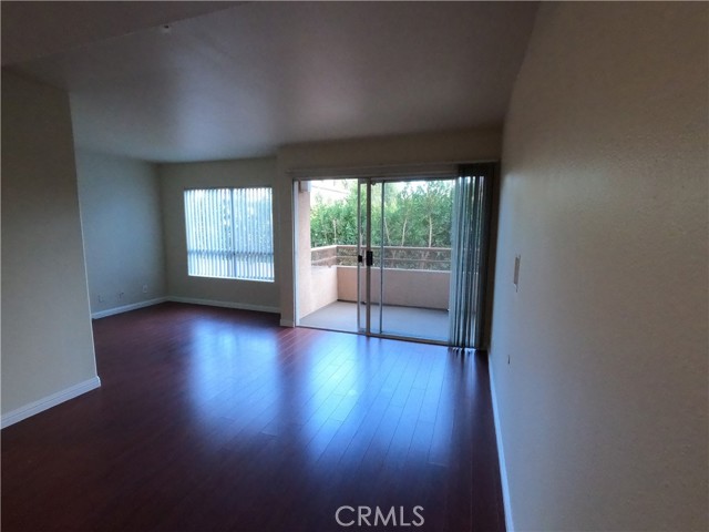 Detail Gallery Image 10 of 25 For 5060 Kester Ave #104,  Sherman Oaks,  CA 91403 - 2 Beds | 2 Baths