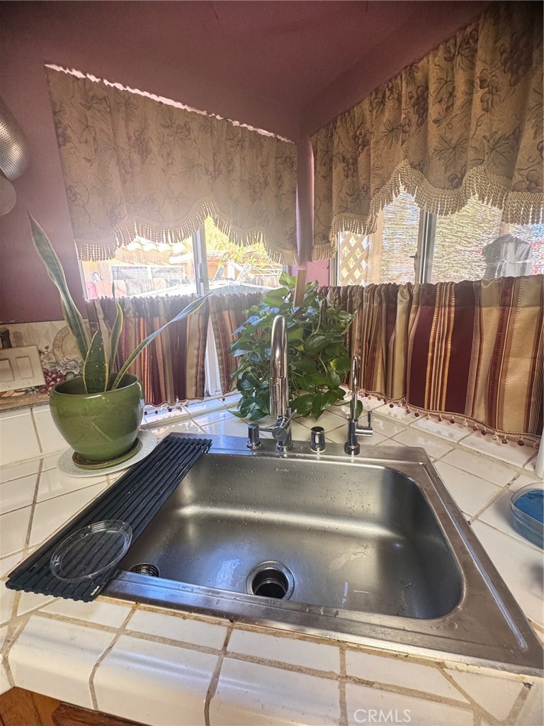 https://media.crmls.org/medias/7a0a1d37-7da9-40e0-86b9-b21e2059cf75.jpg?preset=X-Large