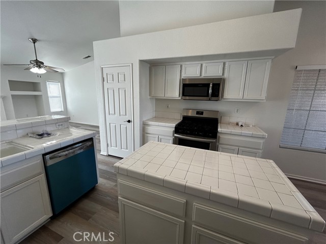 Detail Gallery Image 8 of 25 For 36996 Pomerol Loop, Winchester,  CA 92596 - 3 Beds | 2 Baths