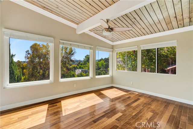 Detail Gallery Image 8 of 32 For 5102 Medina Rd, Woodland Hills,  CA 91364 - 2 Beds | 2 Baths