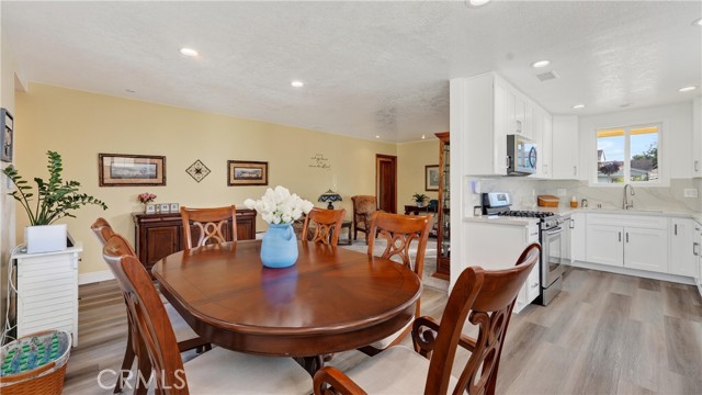 Detail Gallery Image 14 of 34 For 1107 W 210th St, Torrance,  CA 90502 - 4 Beds | 2 Baths