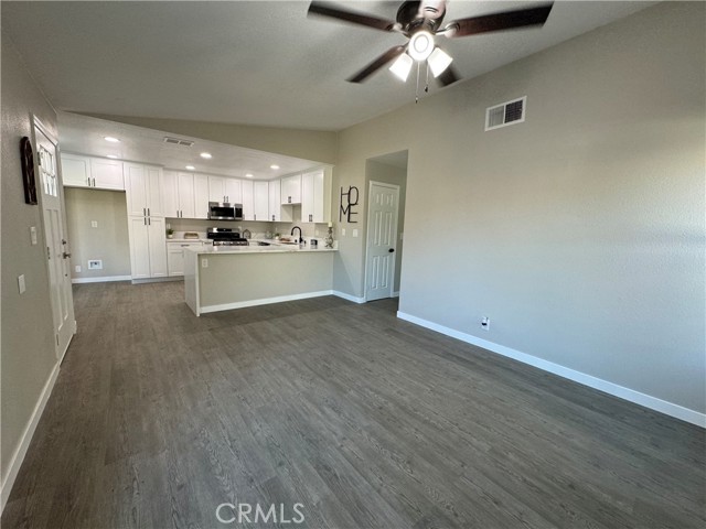 Detail Gallery Image 6 of 24 For 25561 Alicante Dr, Valencia,  CA 91355 - 3 Beds | 2 Baths