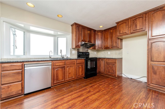 Detail Gallery Image 5 of 18 For 4351 Pioneer St, Irvine,  CA 92604 - 5 Beds | 3 Baths