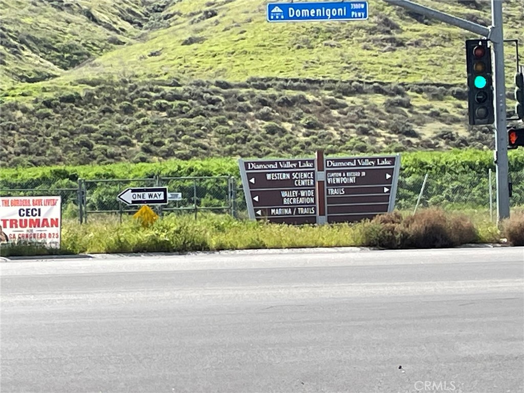 https://media.crmls.org/medias/7a0caaf2-1ab7-49cc-bb7c-0b0ed2745484.jpg?preset=X-Large