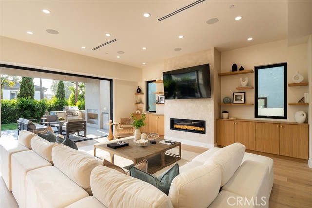 1721 Oak Avenue, Manhattan Beach CA: https://media.crmls.org/medias/7a0d436f-300d-47b5-8226-5b5500b40c95.jpg