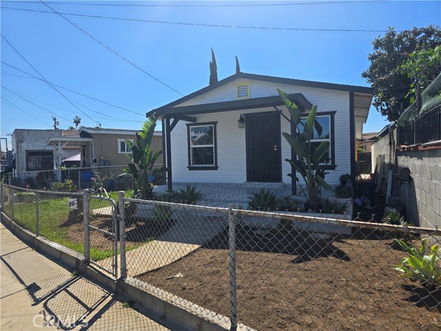 Detail Gallery Image 3 of 23 For 3868 E 1st, Los Angeles,  CA 90063 - 2 Beds | 1 Baths