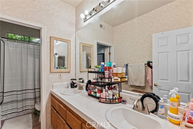 22440 Skylake Place, Saugus CA: https://media.crmls.org/medias/7a107c50-6d6c-46c8-8553-727eb83bad7c.jpg