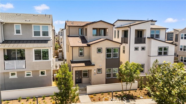410 Lobata, Irvine CA: https://media.crmls.org/medias/7a112d42-d52b-4387-bbb5-e69702a8c439.jpg