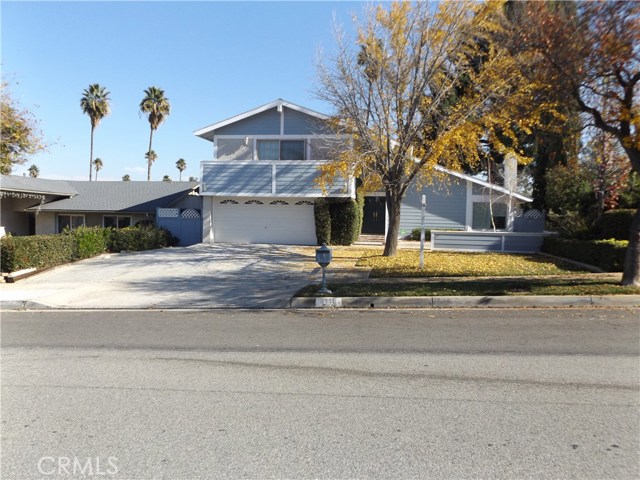 2115 Applegate Dr, Corona, CA 92882