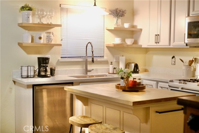 Detail Gallery Image 8 of 30 For 43354 Deer Canyon, Big Bear Lake,  CA 92315 - 3 Beds | 2/1 Baths