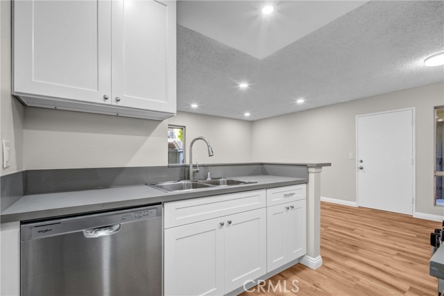 Detail Gallery Image 12 of 24 For 812 Coriander Dr #F,  Torrance,  CA 90502 - 1 Beds | 1 Baths