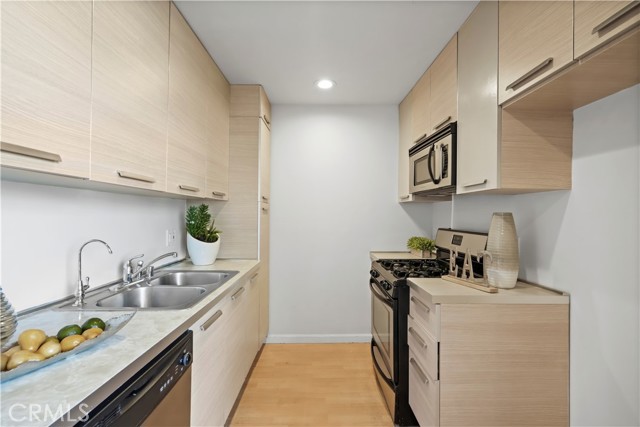 6250 Fulton, 108 photo 10