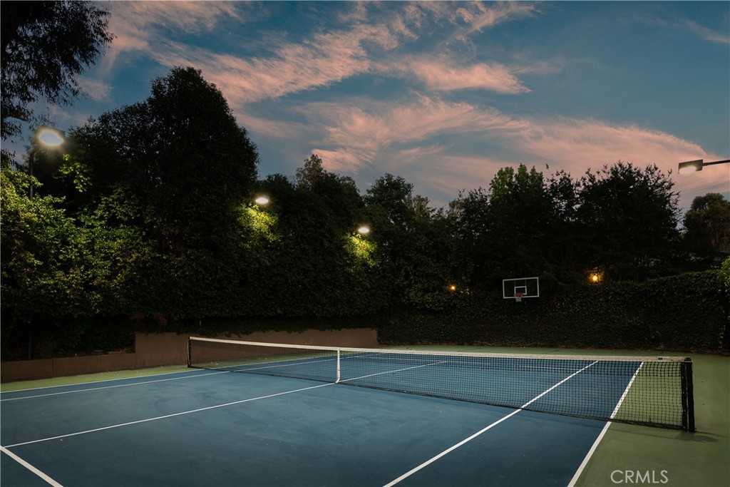 https://media.crmls.org/medias/7a1424e2-636a-4849-8edf-fbae7b4d9539.jpg?preset=X-Large