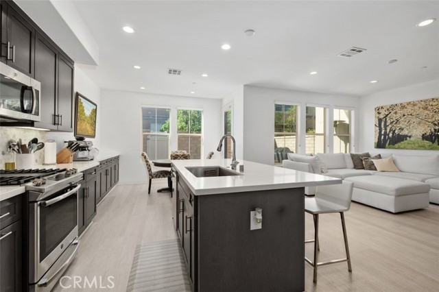 Detail Gallery Image 10 of 33 For 29 Prominence, Lake Forest,  CA 92630 - 3 Beds | 2/1 Baths