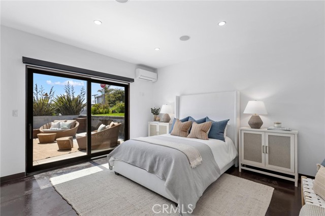 2114 Manhattan Ave, Hermosa Beach CA: https://media.crmls.org/medias/7a15fa04-46df-4e5f-a418-dacf5c0aa028.jpg