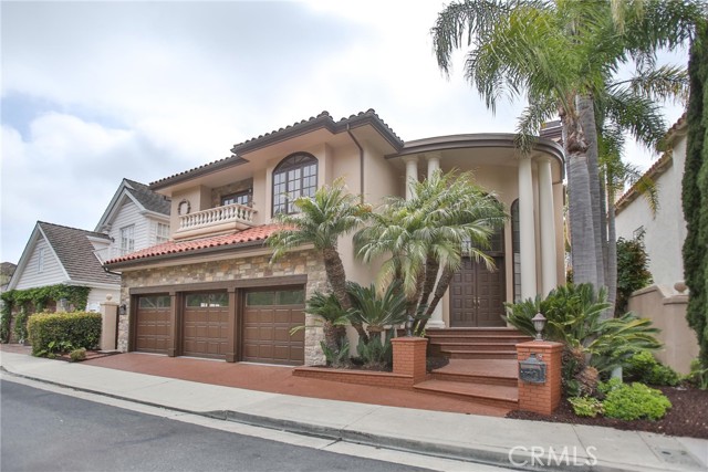 Detail Gallery Image 1 of 1 For 19 Belmont, Newport Beach,  CA 92660 - 5 Beds | 4/1 Baths