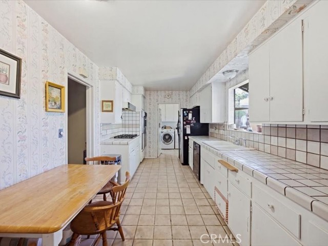 Large kitchen with plenty of counter space