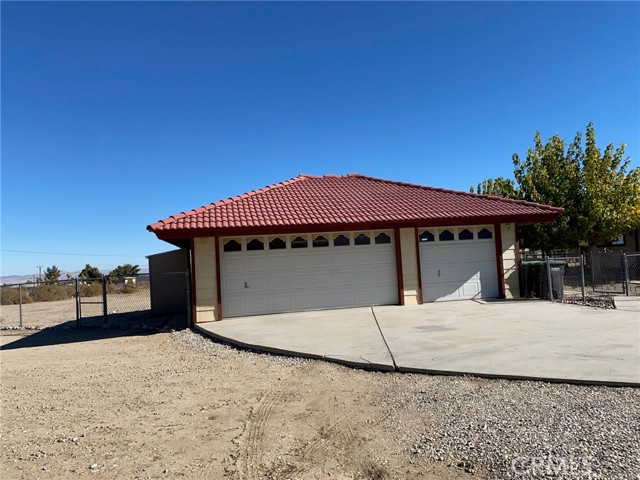 Detail Gallery Image 12 of 41 For 10675 Paramount Rd, Phelan,  CA 92371 - 3 Beds | 2 Baths