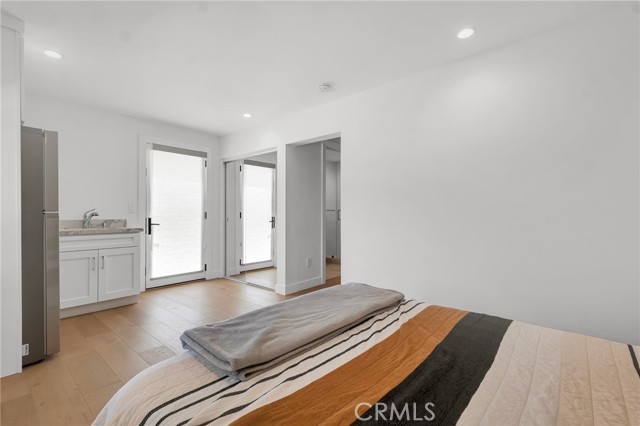 23241 Aetna Street, Woodland Hills CA: https://media.crmls.org/medias/7a197705-423b-45e5-a057-b4ff607f1cb3.jpg