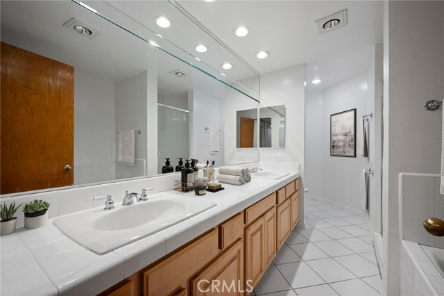 Detail Gallery Image 16 of 27 For 750 S Bundy #108,  Los Angeles,  CA 90049 - 2 Beds | 2/1 Baths