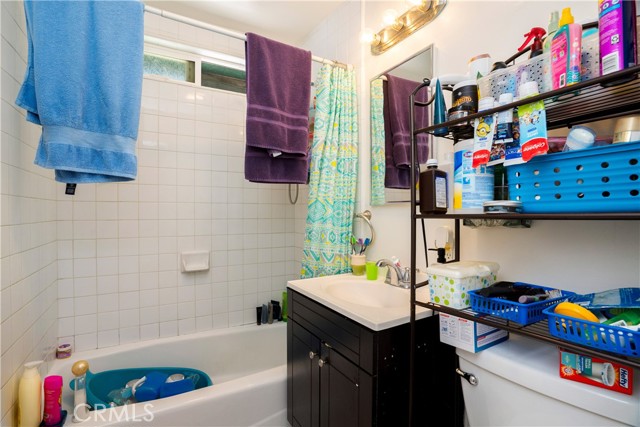 4220 W 165th Street, Lawndale CA: https://media.crmls.org/medias/7a1aea99-36a7-404f-8a0f-1eb54b19f95d.jpg