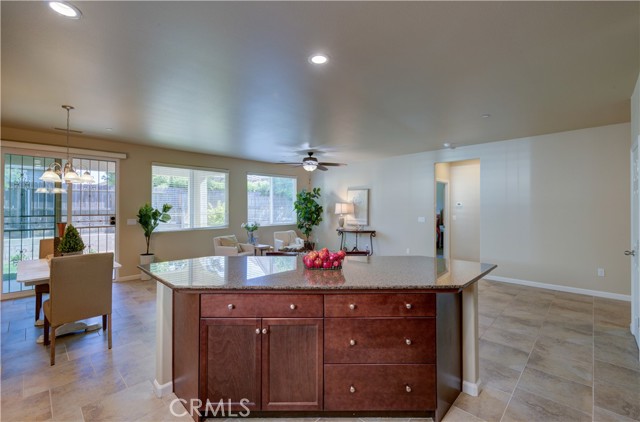 Detail Gallery Image 9 of 15 For 3531 Griffith Ave, Clovis,  CA 93619 - 3 Beds | 2/1 Baths