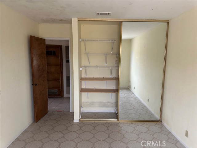Detail Gallery Image 14 of 25 For 38333 E End, Lucerne Valley,  CA 92356 - 2 Beds | 1/2 Baths