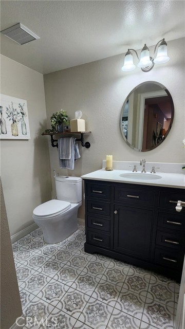 Detail Gallery Image 13 of 22 For 7324 Woodvale Ct, West Hills,  CA 91307 - 4 Beds | 3 Baths