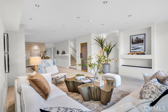 Detail Gallery Image 18 of 68 For 505 17th St, Huntington Beach,  CA 92648 - 3 Beds | 2/1 Baths