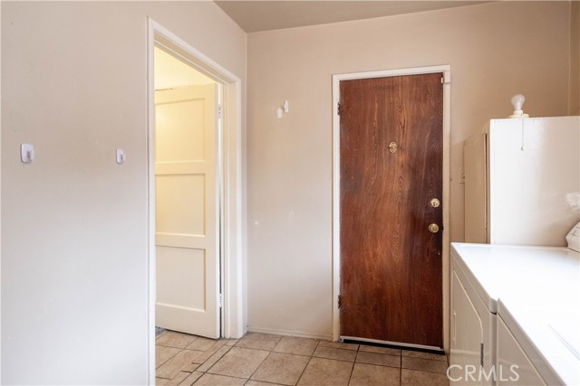 1257 E 76th Place, Los Angeles CA: https://media.crmls.org/medias/7a1cd1ad-be73-4310-9059-312c4ee4c834.jpg