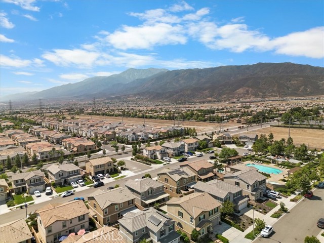 5585 Bella Way, Fontana CA: https://media.crmls.org/medias/7a1ce071-9079-45cf-96c2-fcdf1bc1122b.jpg