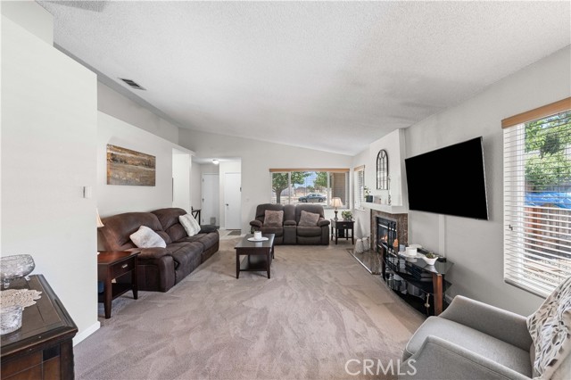 Detail Gallery Image 4 of 42 For 8413 Ironwood Ave, California City,  CA 93505 - 3 Beds | 2 Baths