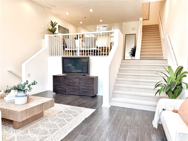 Detail Gallery Image 8 of 42 For 5547 Strand #103,  Hawthorne,  CA 90250 - 2 Beds | 3 Baths