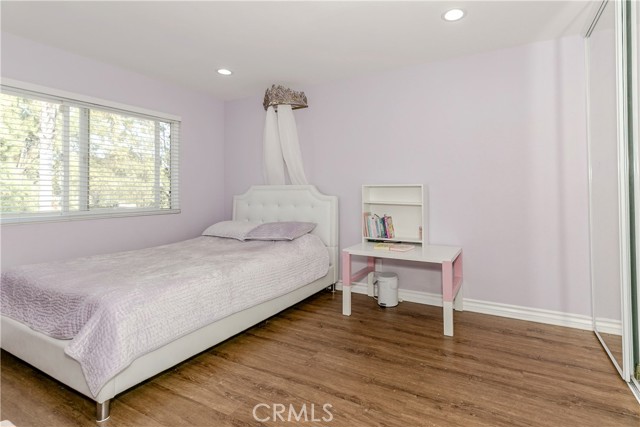 10670 Deering Avenue, Chatsworth CA: https://media.crmls.org/medias/7a1d360e-b2e3-4b38-8623-f8700a1868dd.jpg