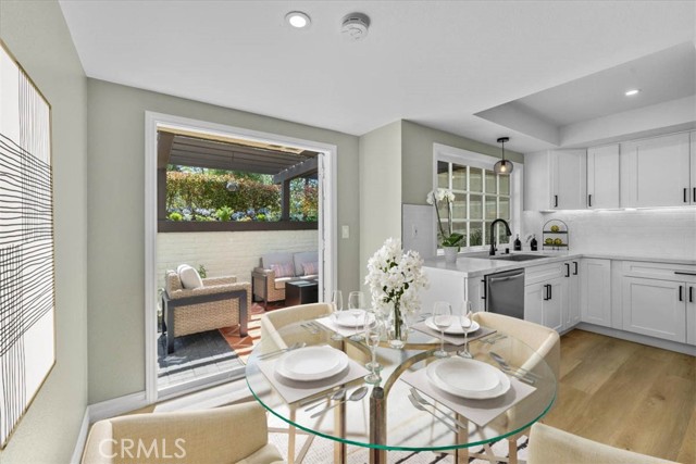 eat-in kitchen area
Virtually staged