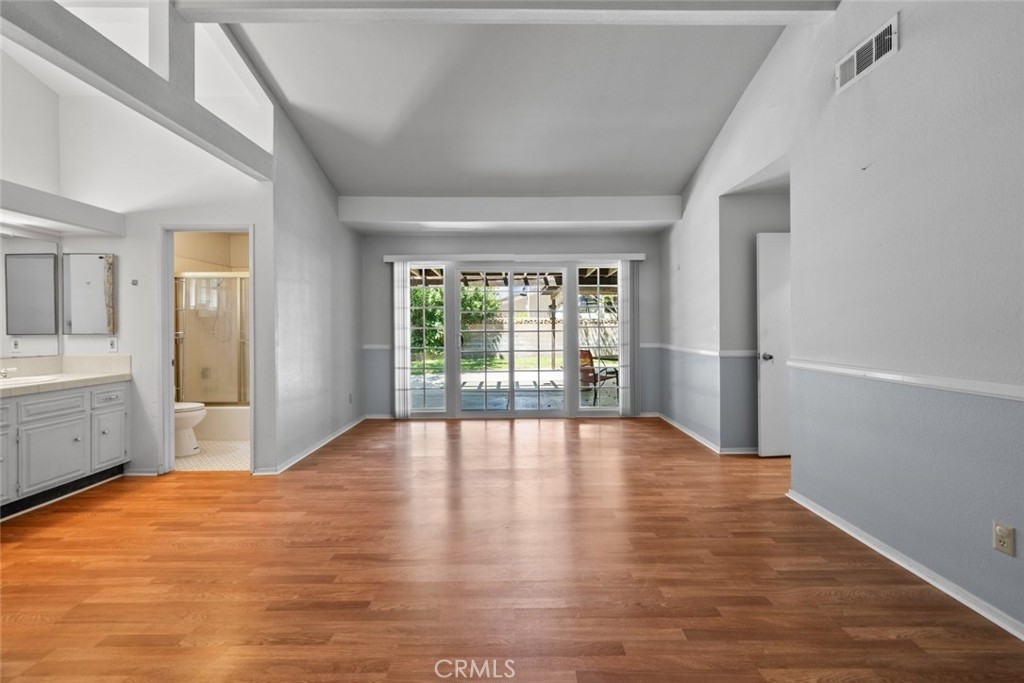 https://media.crmls.org/medias/7a1f29ec-c028-48a0-985e-f426bfd5de01.jpg?preset=X-Large