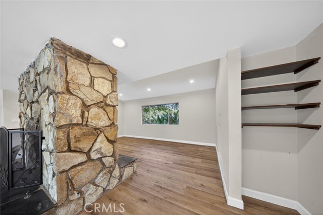 Detail Gallery Image 11 of 45 For 10346 Siesta Dr, Sunland,  CA 91040 - 2 Beds | 3 Baths