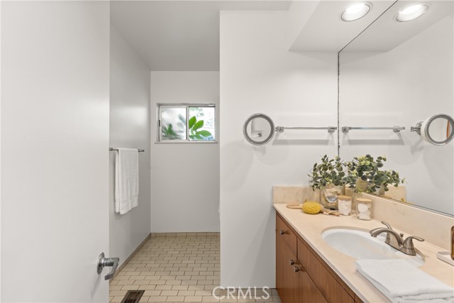 Detail Gallery Image 34 of 42 For 3511 Stonehill Pl, Sherman Oaks,  CA 91423 - 5 Beds | 3 Baths