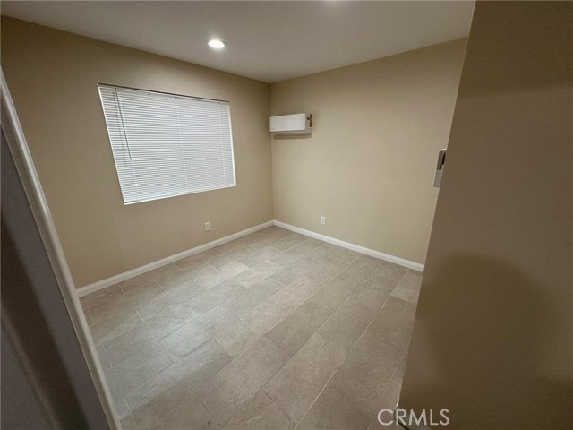 Detail Gallery Image 14 of 16 For 16424 El Molino Ct #1,  Fontana,  CA 92335 - 4 Beds | 2 Baths