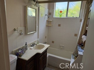 https://media.crmls.org/medias/7a2151b5-8157-4242-ac6f-b825c712a254.jpg?preset=X-Large