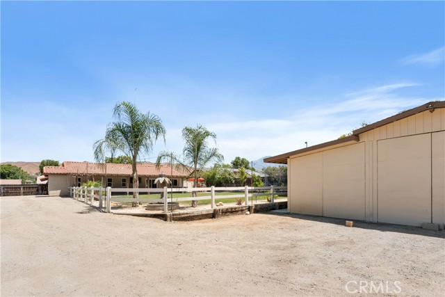 33127 Camelot Drive, Yucaipa CA: https://media.crmls.org/medias/7a2196ee-de0a-4fb7-b2bd-a858ec777176.jpg