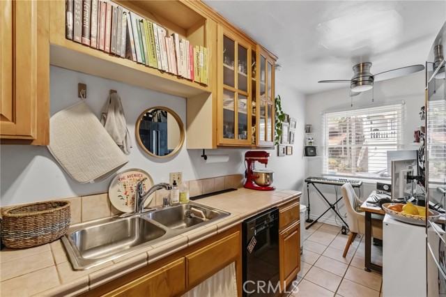 2468 Silverstrand Avenue, Hermosa Beach CA: https://media.crmls.org/medias/7a21e898-92f0-46e8-a12a-84ff54c0db1a.jpg