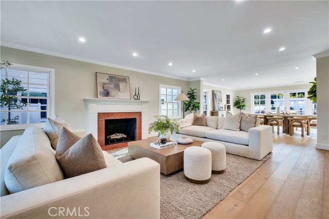 Detail Gallery Image 5 of 66 For 4001 4001 Pine, Long Beach,  CA 90807 - 5 Beds | 5 Baths