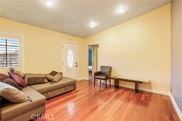 Detail Gallery Image 13 of 20 For 6355 Peach Ave, Van Nuys,  CA 91411 - 3 Beds | 1 Baths