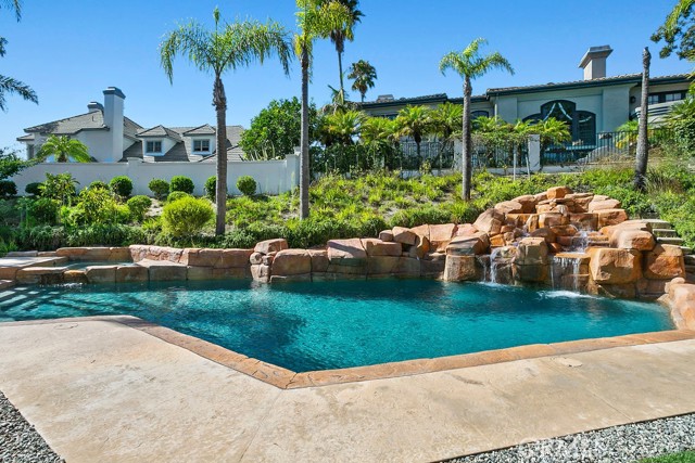 5 Ebony Glade, Laguna Niguel CA: https://media.crmls.org/medias/7a2465f3-bf34-4fdf-bee6-86be6903e9e1.jpg