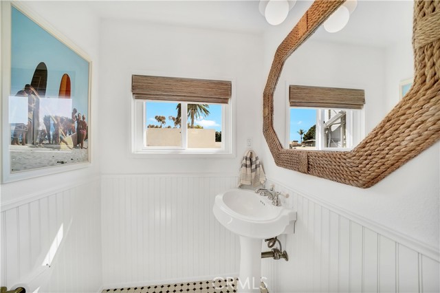 265 Myrtle Street, Laguna Beach CA: https://media.crmls.org/medias/7a249c4a-7004-4c26-ac6b-bfe45bc501bf.jpg