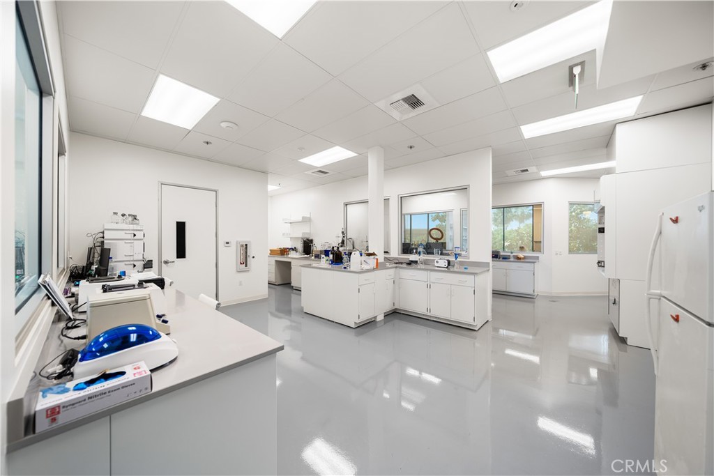 MLS #OC25143028 img 3